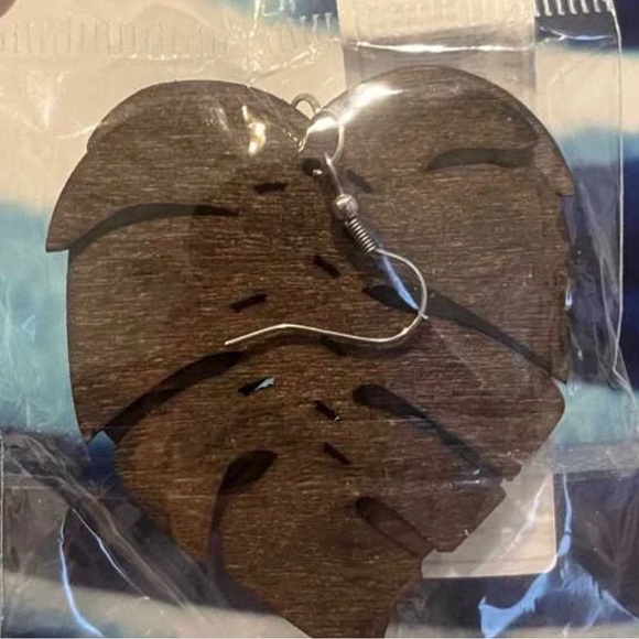 NWT Wooden Palm Leaf Dangle EARRINGS - Picture 2 of 7